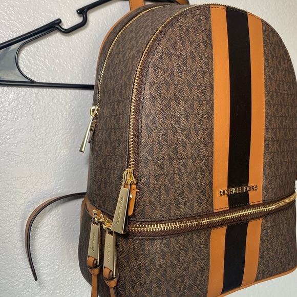 NWT Michael Kors Rhea medium backpack - Picture 2 of 12